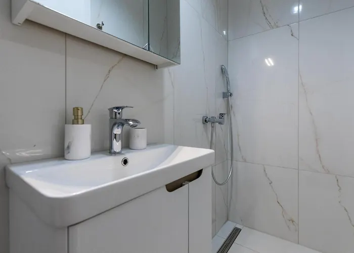 3 Bedroom Amazing In Сasa de vacaciones Komarna