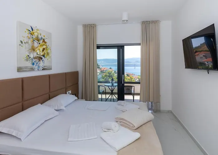 Сasa de vacaciones 3 Bedroom Amazing In Komarna