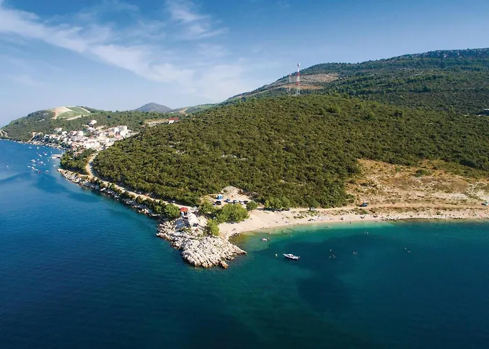 Сasa de vacaciones 3 Bedroom Amazing In Komarna