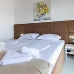 Vikendica 3 Bedroom Amazing Home In Komarna *
