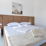 3 Bedroom Amazing Home In Komarna Vikendica *