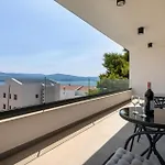 3 Bedroom Amazing Home In Komarna Vikendica Komarna