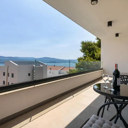 Luxurious In Hébergement de vacances Komarna