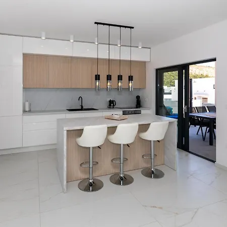 Luxurious In Komarna