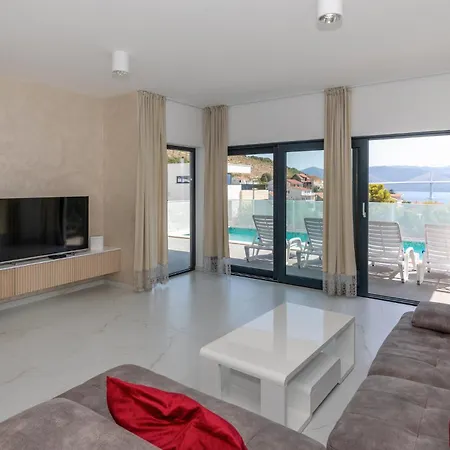 Σπίτι διακοπών 3 Bedroom Amazing In Komarna