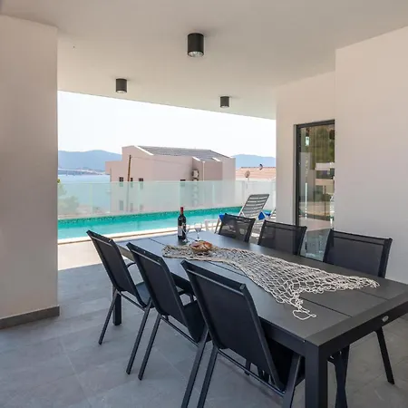 3 Bedroom Amazing In Σπίτι διακοπών *