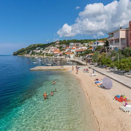 3 Bedroom Amazing In Σπίτι διακοπών Komarna