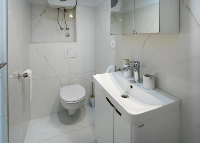 3 Bedroom Amazing In Feriehus Komarna