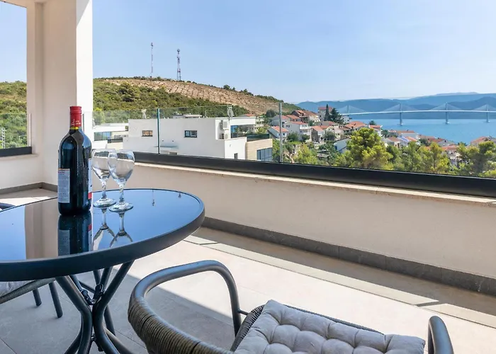 3 Bedroom Amazing In Feriehus Komarna